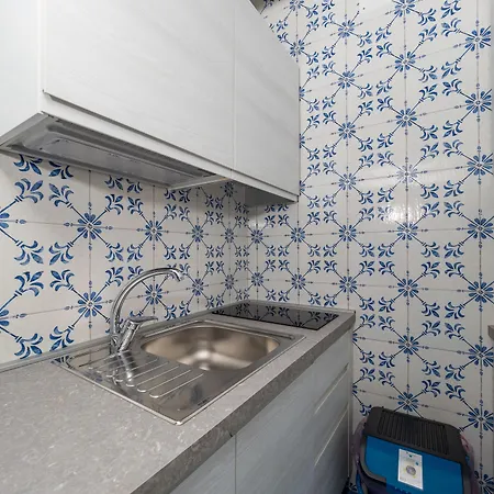 De Vivo Realty - Camilla House *