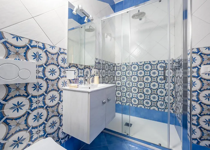 Camilla House - De Vivo Realty